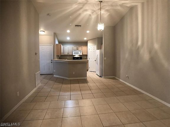 3rd image of 609 Hawthorne Ave S