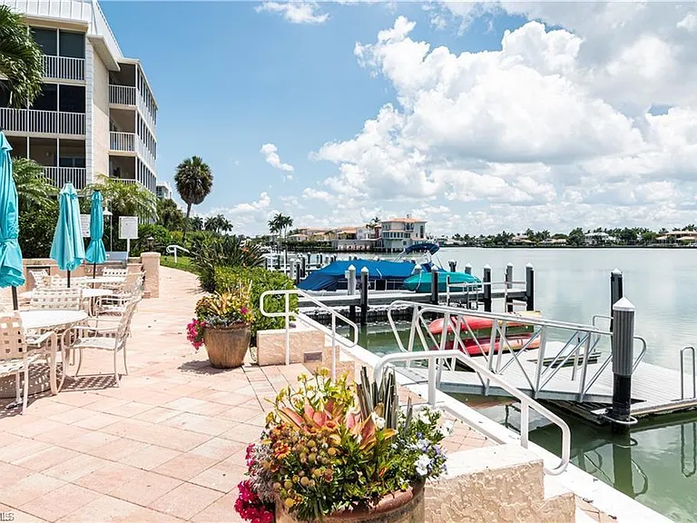 3450 Gulf Shore Blvd N #210 — Photo 33