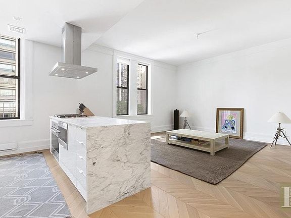3rd image of 201 E 71st St APT 3K
