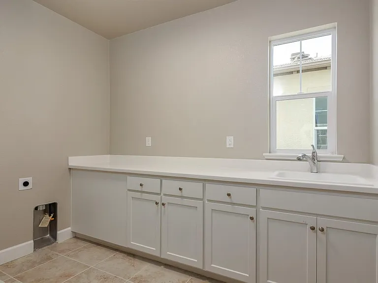 906 Woodbury Ln — Photo 13