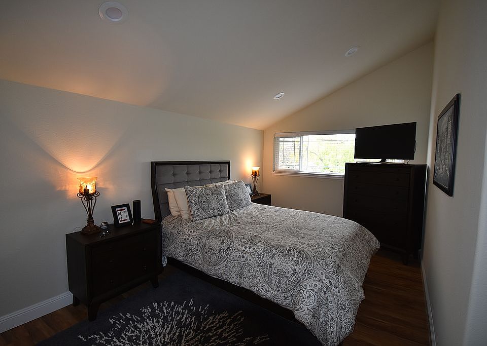 1st image of 4934 Holyoke Way