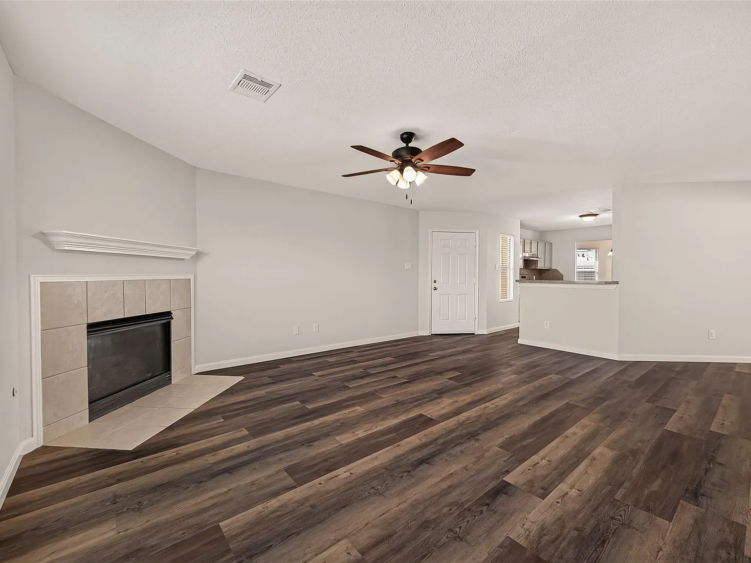 4 bed, 2.5 bath, 2139 sqft, $2,150 — Photo 4