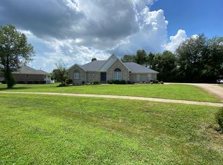 151 Cedar Place Dr, Shepherdsville, KY 40165