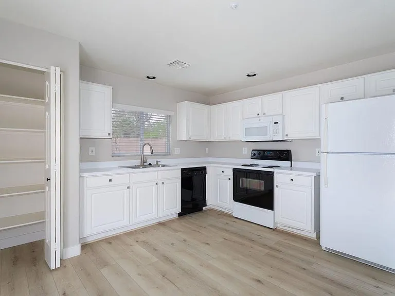 7650 E Williams Dr #1021 — Photo 3