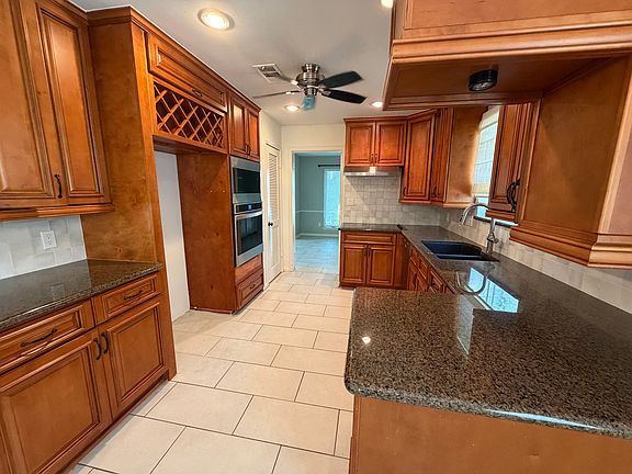 4th image of 15910 Singapore Ln
