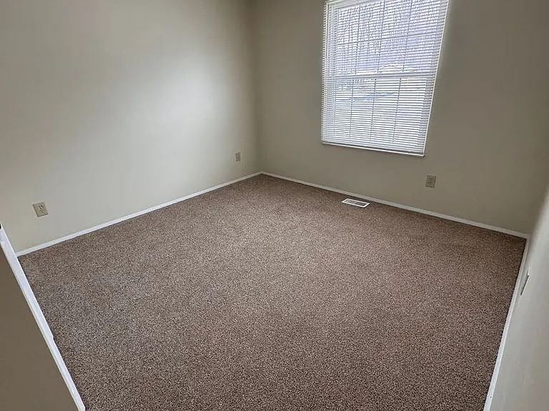 300 Pegotty Ct NE — Photo 16