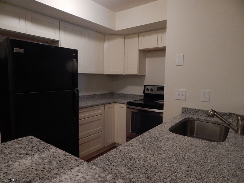 1st image of 93 Sage Ct