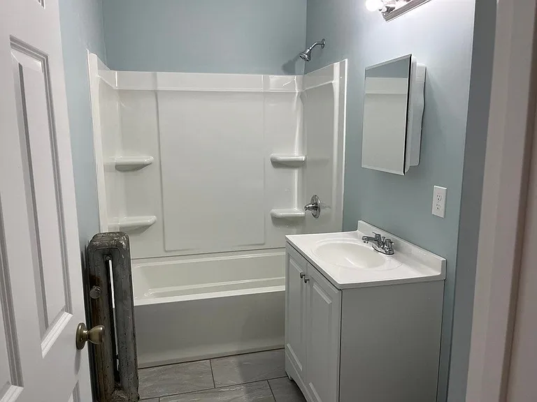 752 Alden St #1 — Photo 6