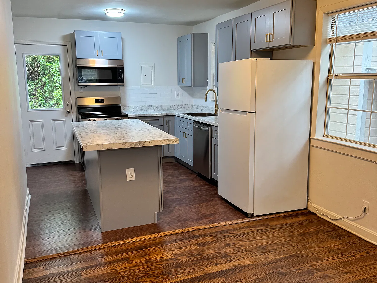 4804 Auburn Dr N — Photo 3