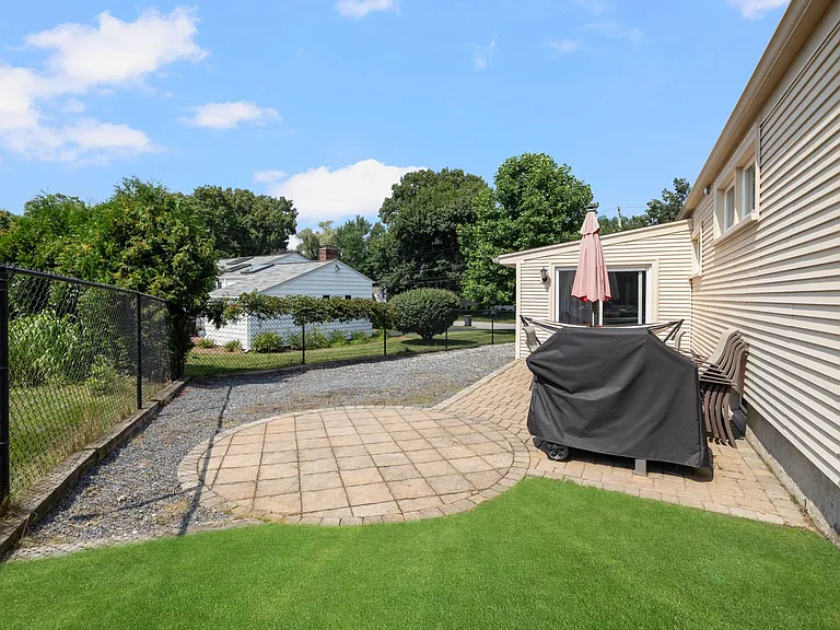 96 Redwood Dr — Photo 37