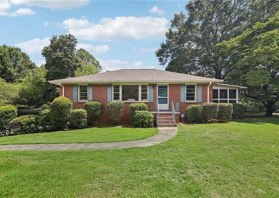 1st image of 14 Larose Cir SE
