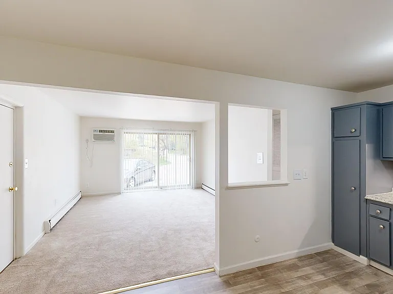 Denway Circle Apartments — Photo 11