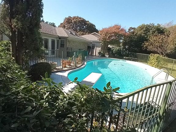 3rd image of 3812 Walton Ave