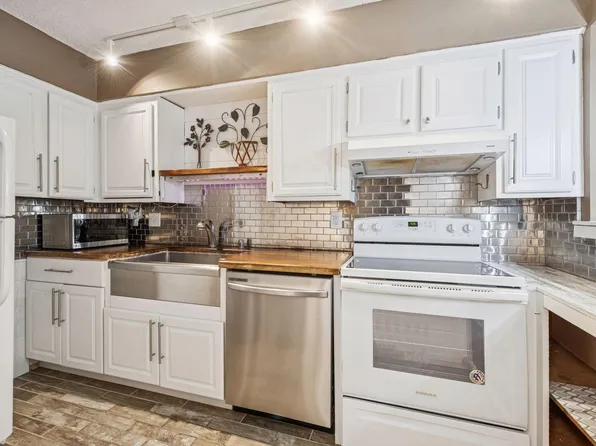 2200 Nevada Ave S APT 211, Saint Louis Park, MN 55426