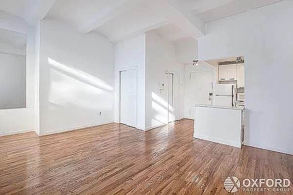 1st image of 220 Park Ave S