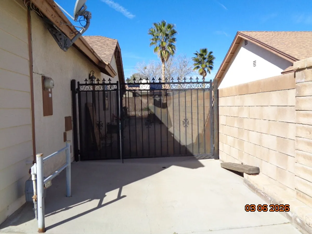 Building Photo - 43043 Flag St
