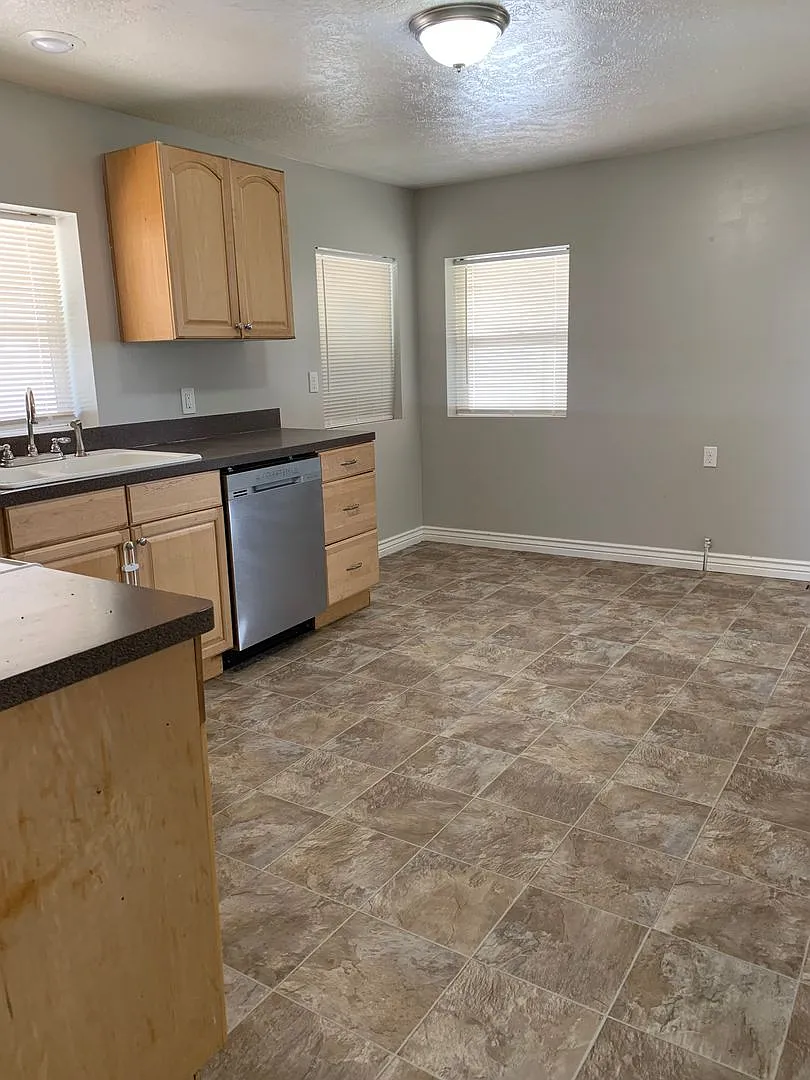 4 Weeks Rent on Us! | Charming 2 Bed 1 Bath Home in Clearfield! — Photo 3