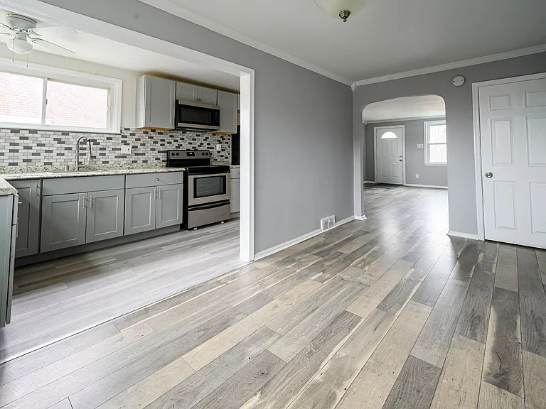 1019 Taylor Dr — Photo 3