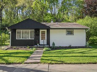 950 W Locust St, Dubuque, IA 52001