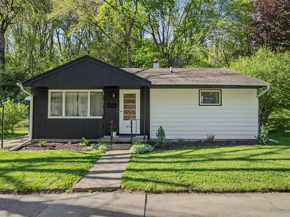950 W Locust St, Dubuque, IA 52001