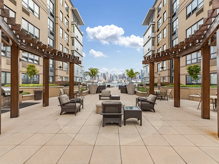 Rivers Edge at Port Imperial — Photo 18