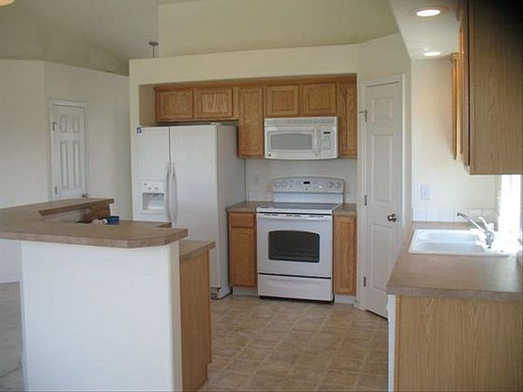 3rd image of 2033 W Havenwood Ave