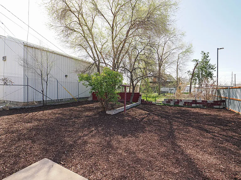 843 W Emeril Ave — Photo 24
