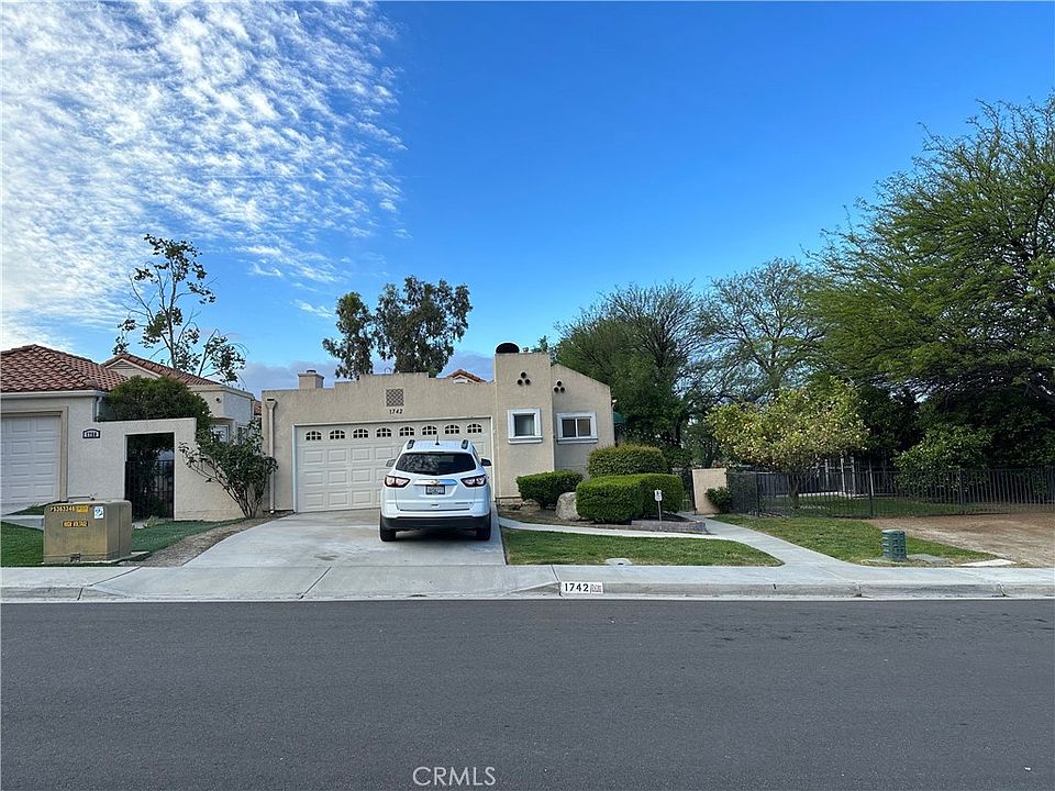 1st image of 1742 Carrera Dr