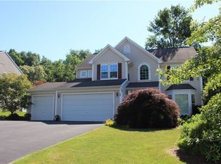 70 Chadwick Mnr, Fairport, NY 14450