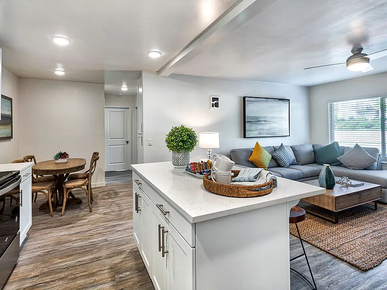 Windsor Manor Apartments — Photo 17