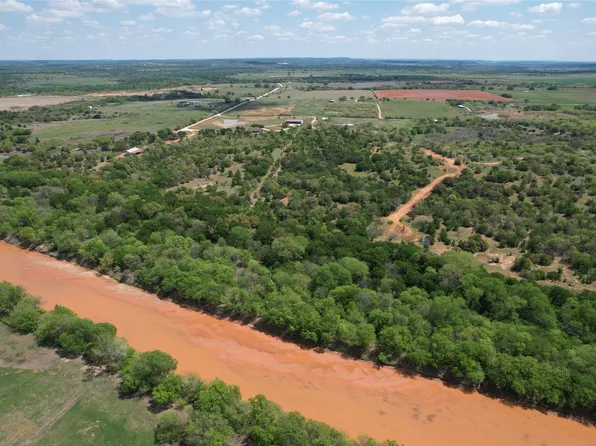 110 Berry Ln, Graham, TX 76450