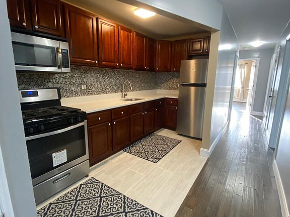 3rd image of 10936 156th St