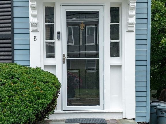 4th image of 8 Washington St