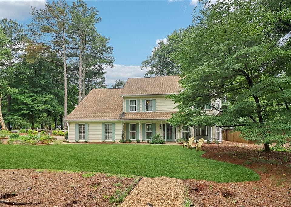 1st image of 2965 Village Dr