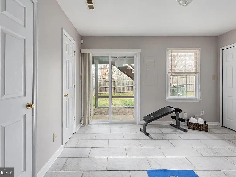 200 Barrie Pl — Photo 13