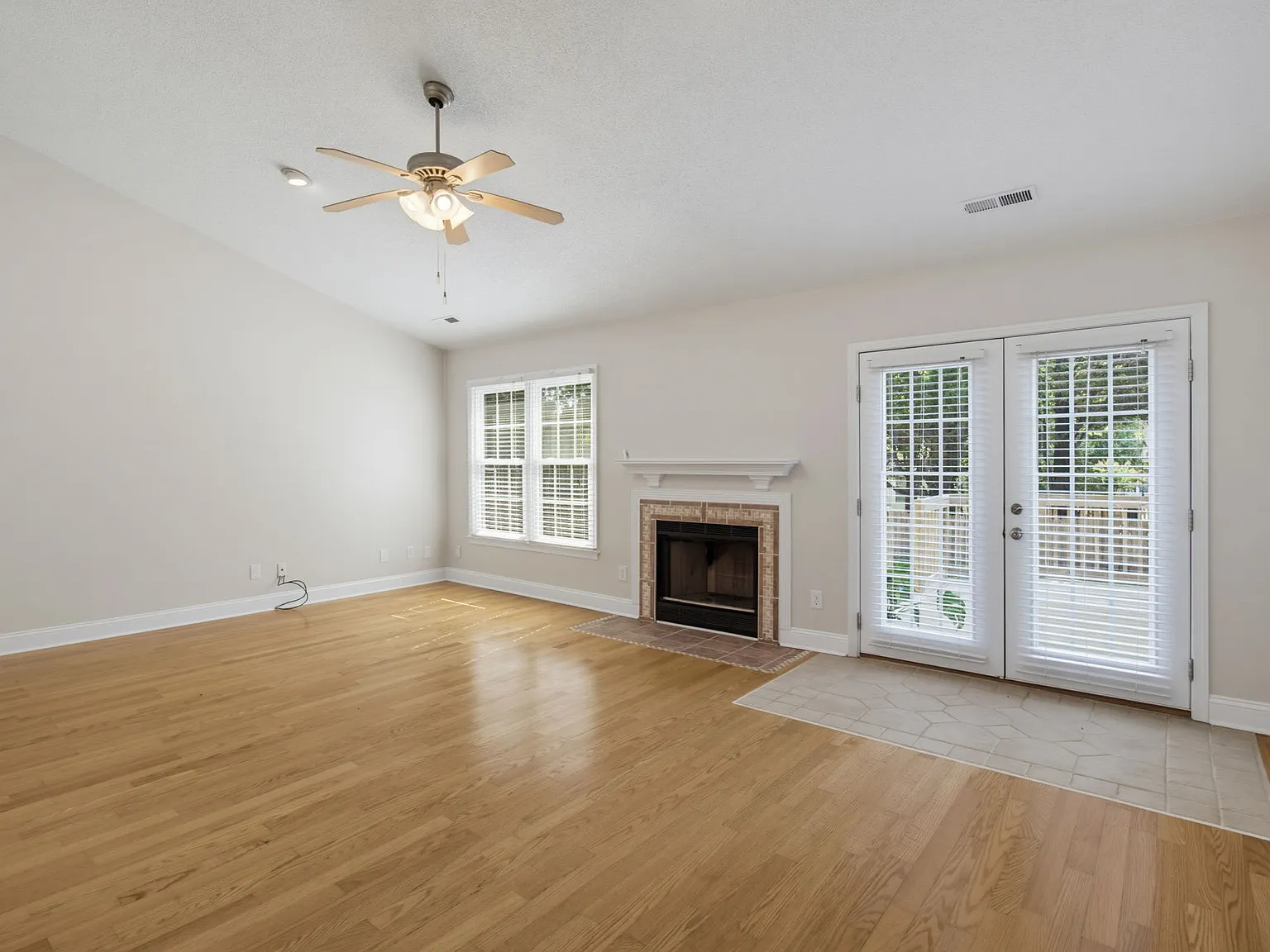 3 bed, 1611 sqft, $2,200 — Photo 4