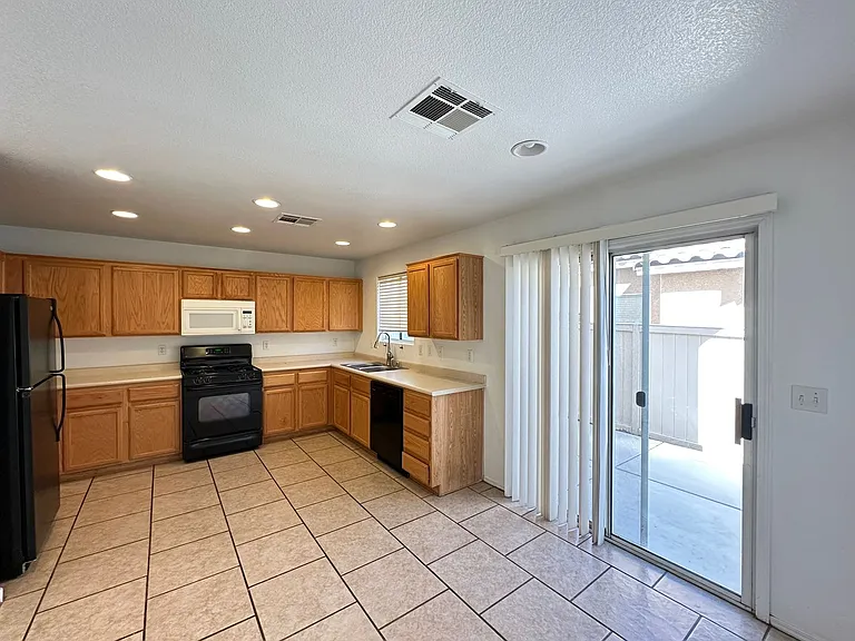 10452 Mihela Ave — Photo 5