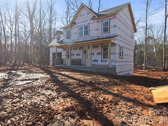 3rd image of 3692 Shannon Loop