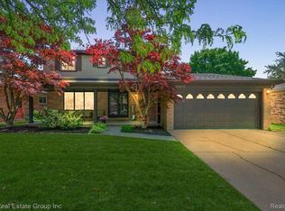 15672 Robert Dr, Macomb, MI 48044