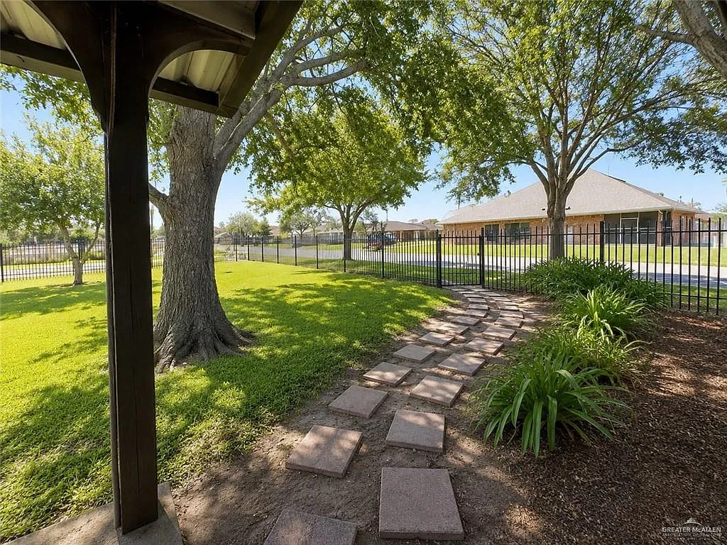 2 bed, 2.0 bath, 1385 sqft, $1,500 — Photo 3