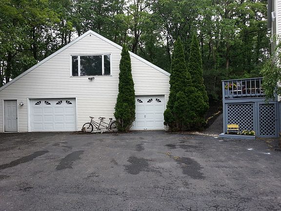 3rd image of 528 Elm Ave