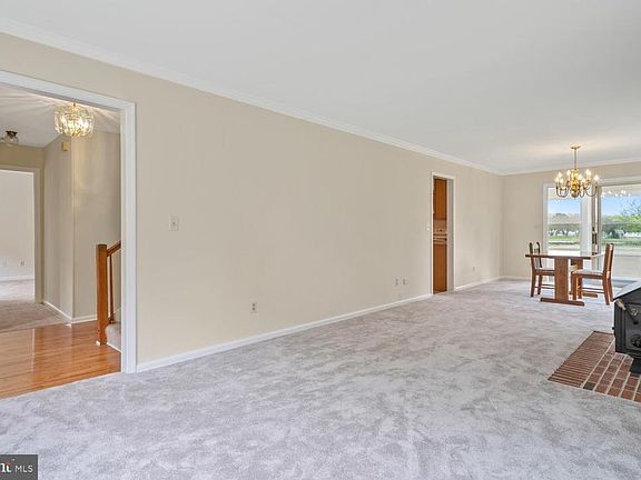 5th image of 83 Creek Dr