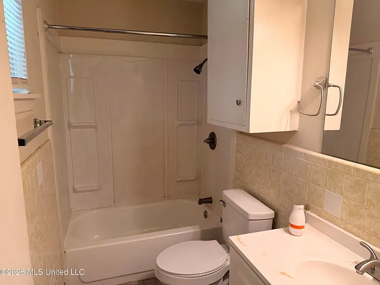 2229 Scanlon Dr — Photo 5