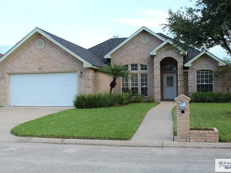 1418 Summerfield Ln — Photo 1
