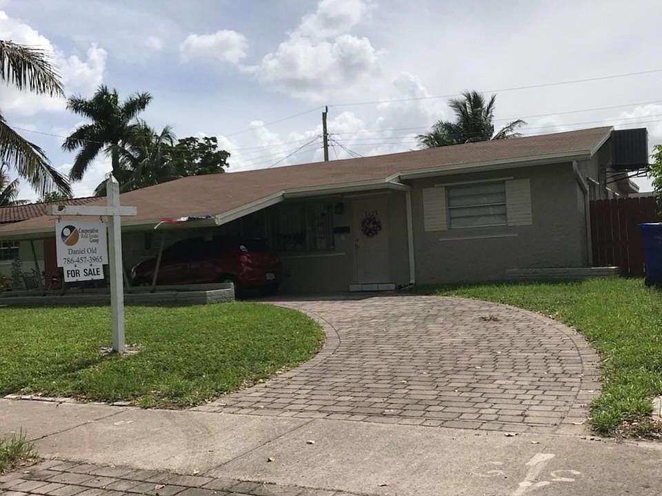 2nd image of 1121 N 74th Way