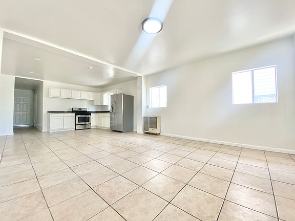 3rd image of 858 W 47th St #A