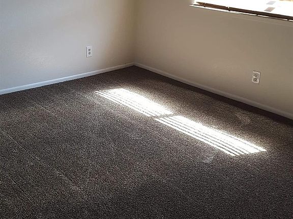 4th image of 10687 Maple Ave