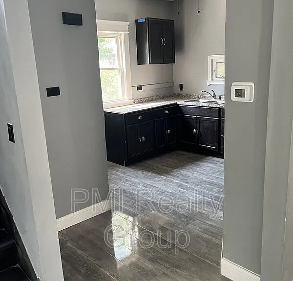 12203 Castlewood Ave — Photo 2