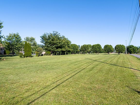 38th image of 134 N Harris Rd