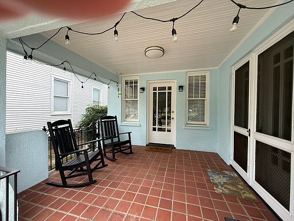 3rd image of 218 Broad St